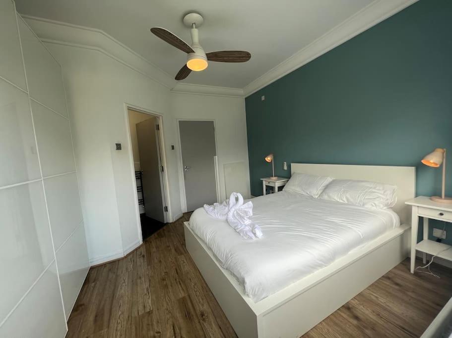 Апартаменты Stylish Flat With River View Дублин Экстерьер фото